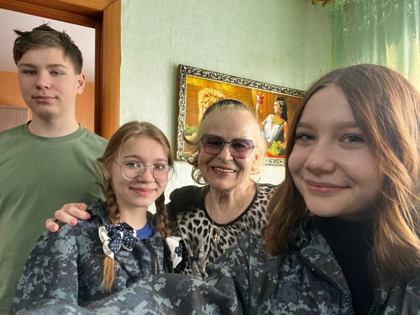 Помогаем нашим подопечным